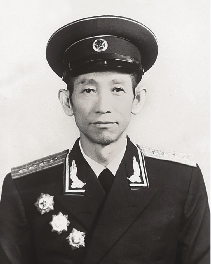 薛峰((1916—1996.11.20))资料事迹简介